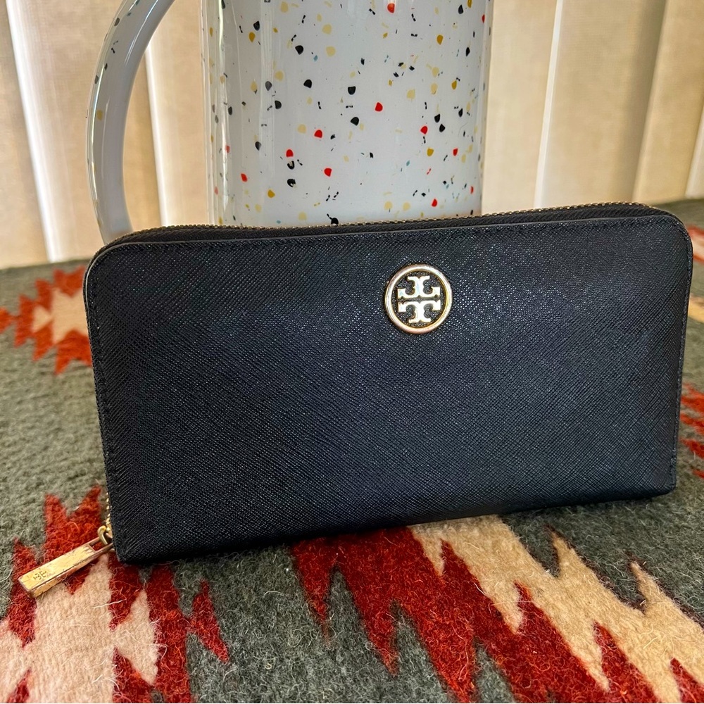 Tory Burch Robinson Black Saffiano Leather Continental Wallet $275